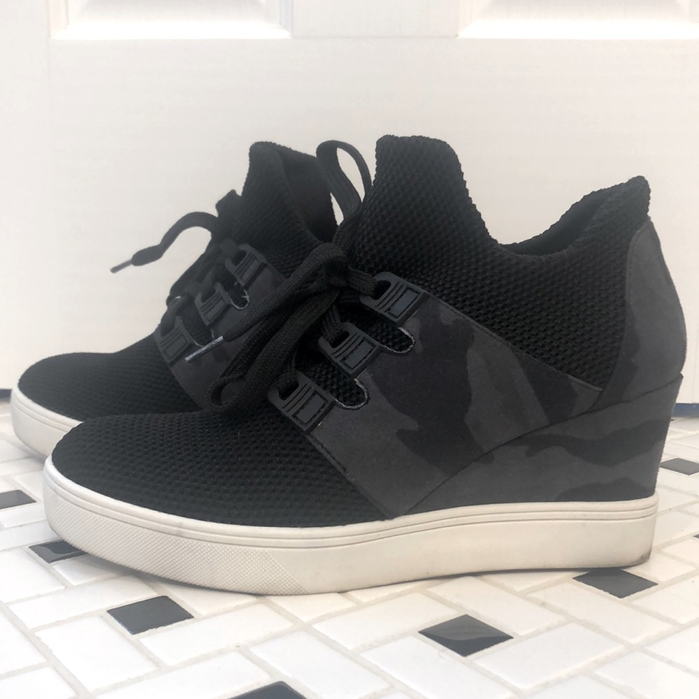 Mia black and gray camo wedge shoe size 7.5